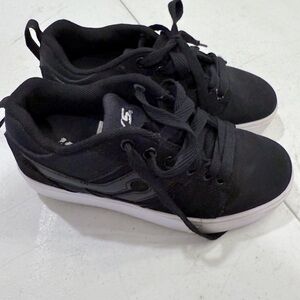 Heelys Racer 20 Black, Youth 3. like new!